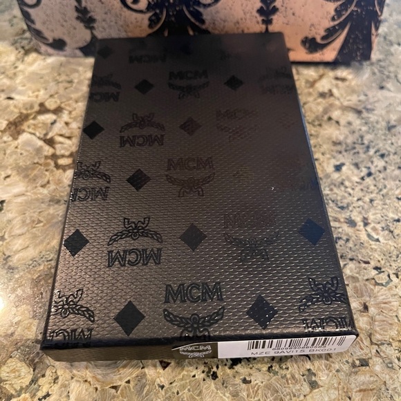 MCM Hide and Seek Bunny IPhone Case - Picture 5 of 8